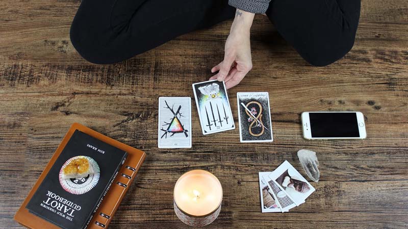 Tarot là gì? Tarot Reader là gì? 7 điều bạn cần biết về bói bài Tarot